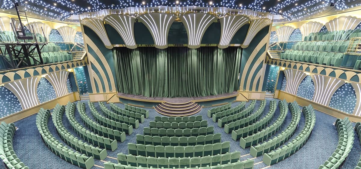 3- ROYAL THEATRE <br> SHOWS ESPECTACULARES A BORDO