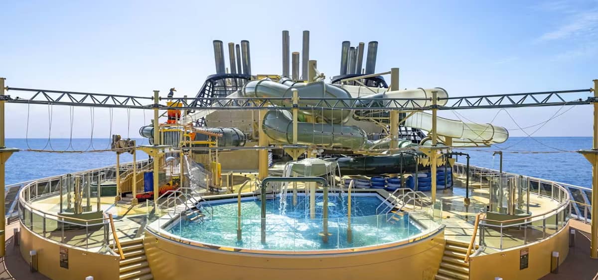 2- SAVANNAH AQUAPARK <br> TOBOGANES Y JUEGOS DE AGUA PARA TODOS