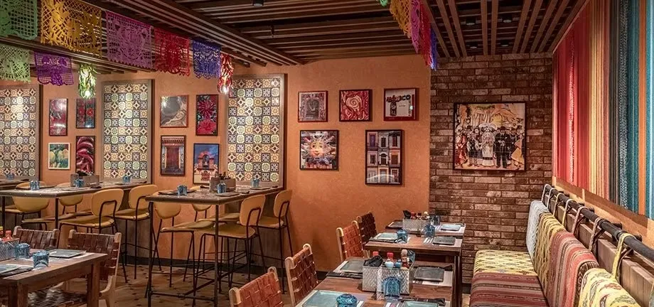 7- HOLA! TACOS & CANTINA <br> SABORES LATINOS A BORDO